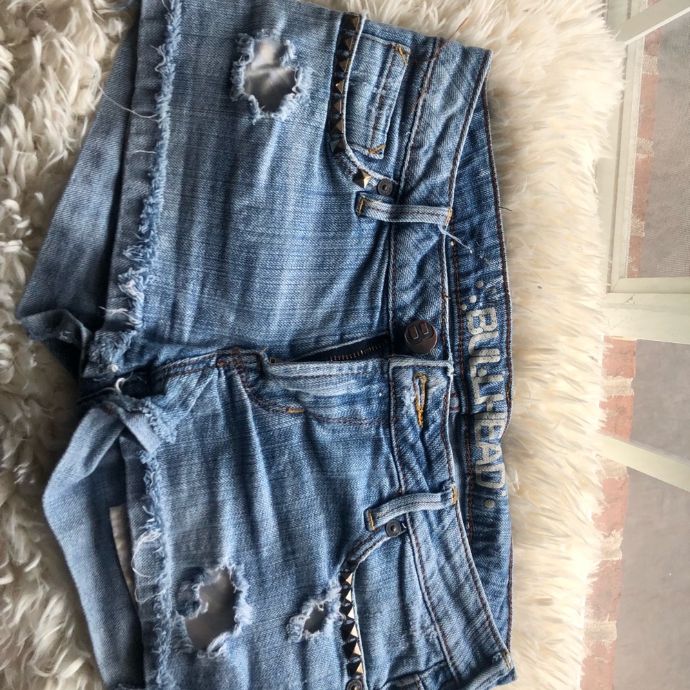 Great fitting distressed jean shorts!